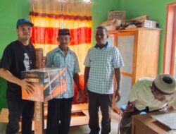 Camat Liang Serahkan Bantuan Alsintan Kepada Poktan Makmur Jaya.