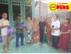 Maknai Hari Raya  Idul Adha 1445 H, PPWI Pulang Pisau Berbagi Sembako di Hanjak Maju.