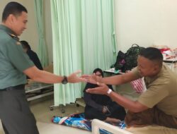 Berikan Semangat, Dandim 1016/Plk Jenguk Anggota Yang Sakit