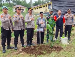 Peringati HUT Bhayangkara Ke-78 Kapolres Bangkep Bersama Jajaran Tanam Pohon Untuk Penghijauan.