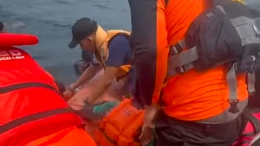 BPBD Banggai Laut Evakuasi Korban Perahu Wisatawan yang Terbalik (Foto: Ist)