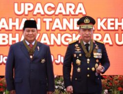 Menhan Prabowo Subianto Terima Penghargaan Tanda Kehormatan Bintang Bhayangkara Utama Polri