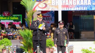 Presisi! Kapolres Banggai Pimpin Secara Langsung dalam Upacara Hari Bhayangkara ke-78 serta Bacakan Amanat Kapolda Sulteng