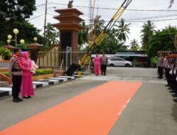 Kapolres Banggai Baru AKBP Putu Disambut Dengan Tarian Molabot dan Jajar Kehormatan