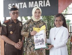 Maknai Hari Bhakti Adhyaksa Ke-64 dan HUT XXIV IAD, Kejari Barito Utara Gelar Bhakti Sosial dan Anjangsana.