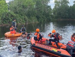 Tim SAR Brimob Kalteng dan Basarnas Evakuasi Korban Tenggelam di Danau Bekas Galian