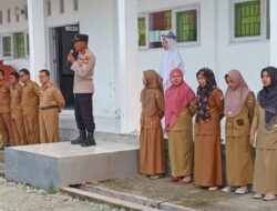 Kasat Binmas Polres Touna Menjadi Pembina Upacara di SMA Negeri 2 Ampana, Berikan Himbauan