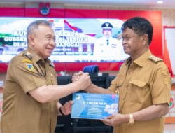 Kunker Di Banggai, Gubernur Sulteng Serahkan Bantuan Dan Resmikan Proyek Infrastruktur Jalan