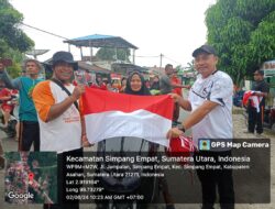 Sambut HUT RI ke 79, Kades Simpang Empat Bagi Bagi Bendera ke Masyarakat.