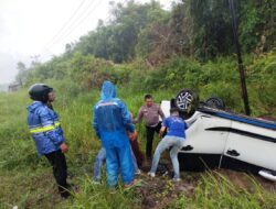 Respon Cepat Ditlantas Polda Kalteng Evakuasi Korban Laka Tunggal.