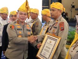 Bag SDM Polres Banggai Terima Dua Penghargaan Peringkat I Dari Kapolda Sulteng