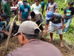 Sambang Duka, Kapolsek Bualemo Turut Bantu Prosesi Pemakaman