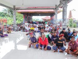 Kunjungan Kerja Di Desa Sindang Sari, Bupati Amirudin Sumbang 200 Sak Semen Untuk Pembangunan Paving Blok