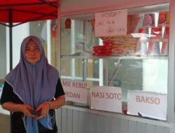 Punya Warung Soto dan Mie Rebus di Sekitar Dispora Sumut, Dagangan Ibu Ini Ludes Tiap Hari Selama PON XXI