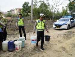 Satlantas Polres Prabumulih Salurkan Bansos Air Bersih dan Sembako, HUT Bhayangkara Lalin 69