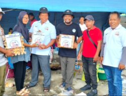 Relawan Guyub Serahkan Bantuan Sembako Kepada Warga Terdampak Banjir di Hamparan Perak