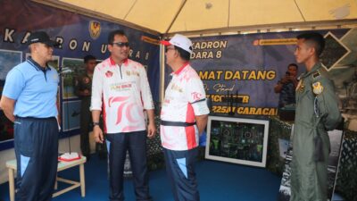 Tinjau Stand Pameran TNI AU Fair, Pangkoops Udara I Dampingi Kasau Lakukan Ini