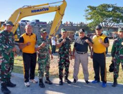 Sambut HUT TNI ke-79, TNI-Polri Bersihkan Pasar Simpong Luwuk Sulteng