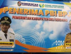 Diduga Bernuansa Politik, Stiker BPJS PBI Bergambar PJ Bupati Dan Mantan Kadiskes Deliserdang Ditempel di Dinding Rumah Warga