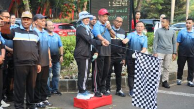 Rayakan HUT Ke-14 Badan Nasional Pengelola Perbatasan, Mendagri Tito Turut Ramaikan Jalan Sehat