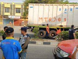 Mobil Box Tabrak Gerbang Kota Prabumulih, Pj Wako Dan Kapolres Tinjau Langsung Ke Lokasi 