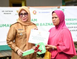 Pj. Bupati Pulang Pisau Resmikan Acara Penyerahan Kunci Rumah Baru untuk Warga Pulang Pisau