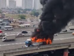 Bus Pariwisata Terbakar di Tol Wiyoto Wiyono
