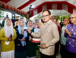 Kemendagri Instruksikan Penundaan Sementara Distribusi Bansos
