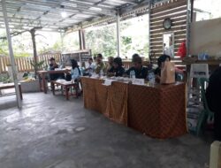 Meski Suasana Turun Hujan, Masyarakat Tetap Antusias Datang ke TPS