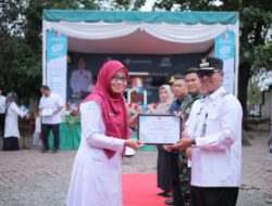 Peringati HKN ke-60, Pemkab Nagan Raya Serahkan Penghargaan untuk Tenaga Medis