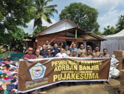 Pujakesuma Serahkan Ratusan Paket Sembako pada Korban Banjir di Deli Serdang