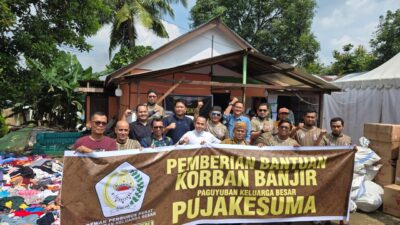 Pujakesuma Serahkan Ratusan Paket Sembako pada Korban Banjir di Deli Serdang