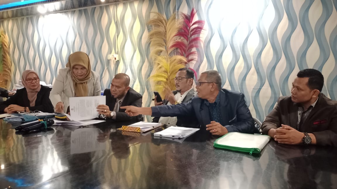Tim Hukum Paslon nomor urut 3 Yusuf-Bayu melakukan konferensi pers dalam menyikapi keputusan KPU Deliserdang dan memastikan agak melakukan gugatan ke MK.