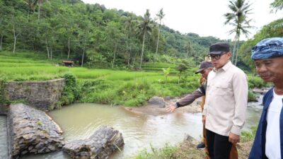 Dukung Peningkatan Hasil Panen, Wamendagri Bima Tinjau Kondisi Irigasi di Subang