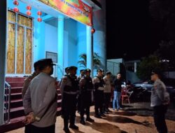 Personel Polres Banggai Amankan Ibadah Tahun Baru Imlek 2025