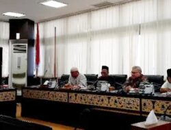 Muhidi Bahas Isu Informasi Publik Merupakan Hak Masyarakat