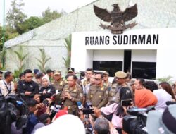 Berlangsung Meriah, Mendagri Resmi Buka Retret Pembekalan Kepala Daerah 2025 di Lembah Tidar Akmil Magelang