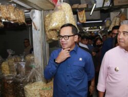Cek Harga Pangan di Pasar Kosambi Bandung, Wamendagri Bima: Secara Keseluruhan Tidak Ada Gejolak Harga