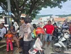 Satbinmas Polres Banggai Pantau Arus Mudik di Pelabuhan, Ajak Warga Jaga Keselamatan