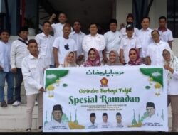 DPC Partai Gerindra Gelar Aksi Berbagi Takjil di Pasar Toboali