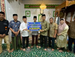 Beny Saswin Nasrun Serahkan Hibah ke Masjid Raya Al-Ikhlas dan Masjid Raya Singguliang