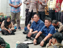 Koalisi Masyarakat Sipil Unjuk Rasa ke DPRD Sumbar