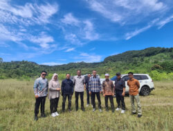 DPRD Sumbar dan Satpol PP Pasang Rambu Larangan Berhenti di Kawasan Wisata Kelok Sembilan