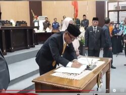 Gelar Rapat Paripurna, DPRD Banggai Tetapkan Paslon Bupati dan Wakil Bupati Terpilih Amirudin dan Furqanuddin Hasil Pilkada 2024