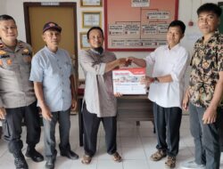 Bhabinkamtibmas Polsek Toili Dampingi Penyerahan Bantuan CCTV untuk Rumah Ibadah