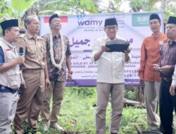 Muh. Haris Lakukan Peletakan Batu Pertama Pembangunan Masjid Abu Jamil Di Desa Plumbon