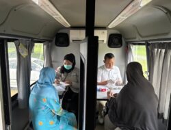 Mobil Sehat PT Timah Hadir di Dusun II Desa Kundur, Seratusan Warga Bisa Berobat Gratis