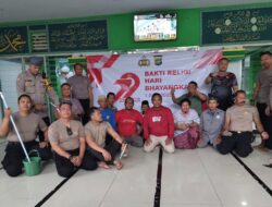 Sambut HUT Bhayangkara ke-79, Polsek Pademangan Gelar Bakti Sosial dan Religi di Masjid Jami At-Tawakkal