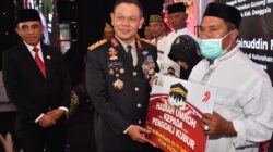 Hari Bhayangkara ke-79, Kapolda Sulteng Sentuh Hati Warga, Umrohkan 6 Orang Penggali Kubur dan Pengurus Jenazah