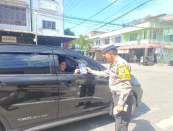 Edukasi Keselamatan Berkendara, Sat Lantas Polresta Deli Serdang Bagikan Stiker dan Brosur di Tengah Operasi Patuh Toba 2025